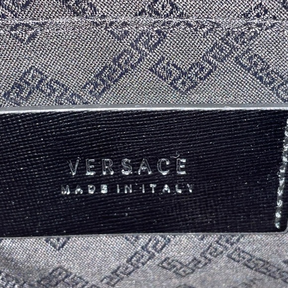 ❗️SOLD❗️Medusa Leather wristlet ❗️SOLD❗️ - Picture 7 of 9